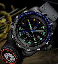 Load image into Gallery viewer, Luminox 8833
