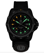 Load image into Gallery viewer, Luminox 8837
